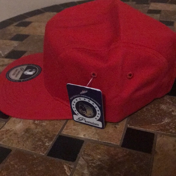 Red cap - Picture 2 of 3